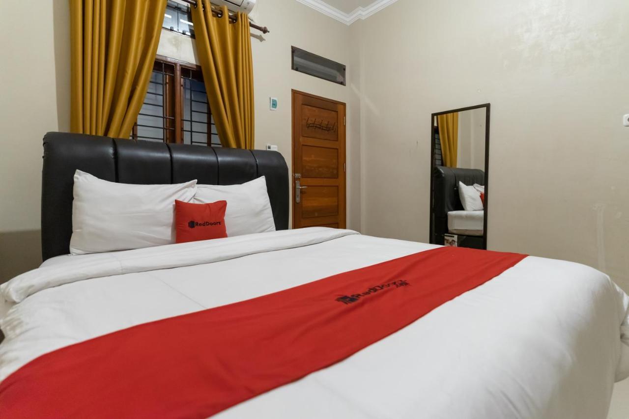Reddoorz At Joyce Guest House Medan Esterno foto