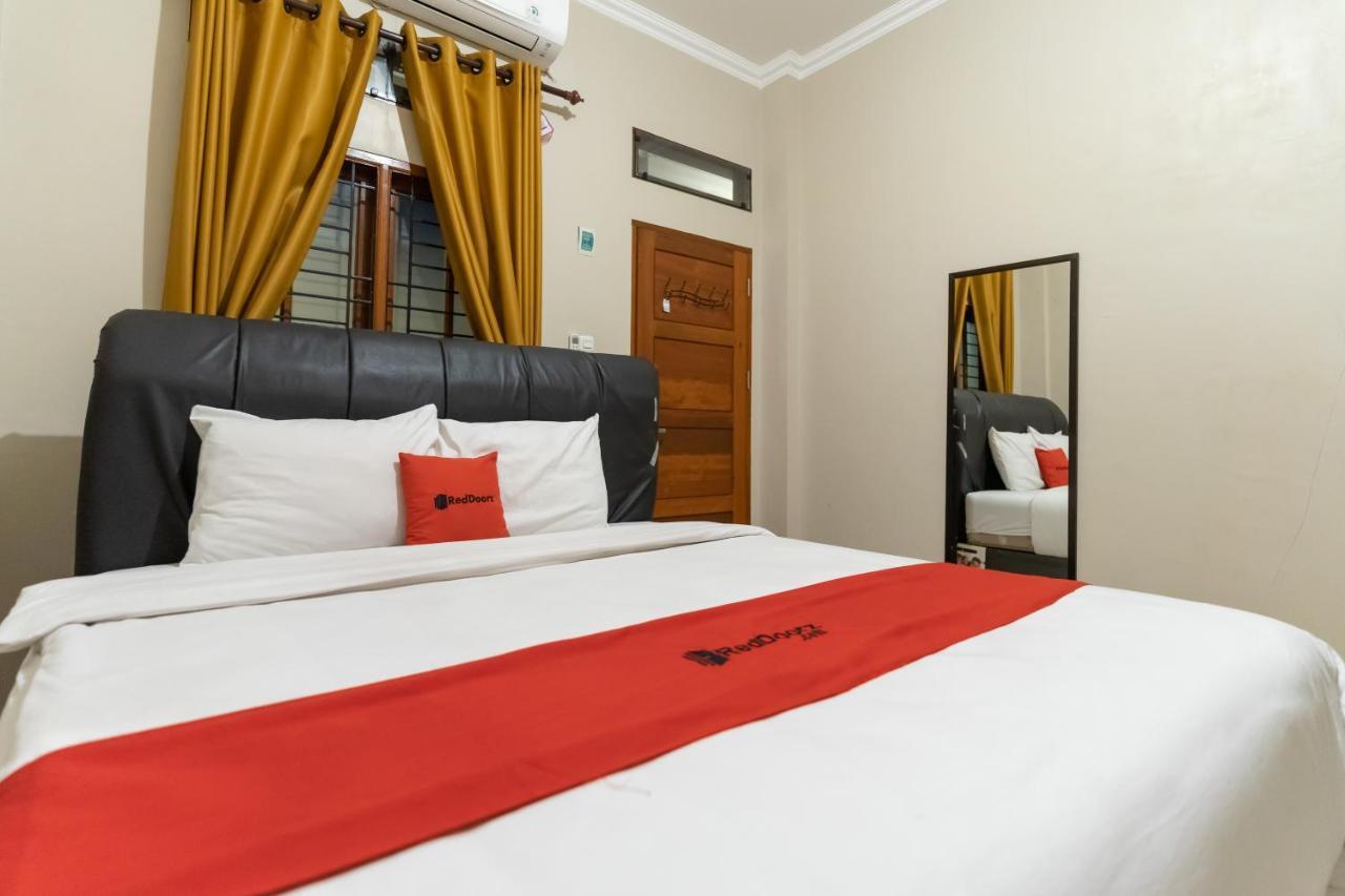 Reddoorz At Joyce Guest House Medan Esterno foto