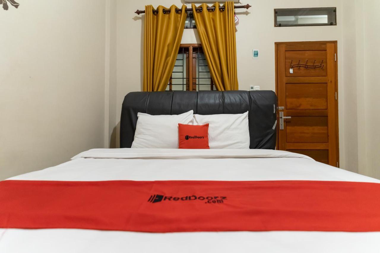 Reddoorz At Joyce Guest House Medan Esterno foto