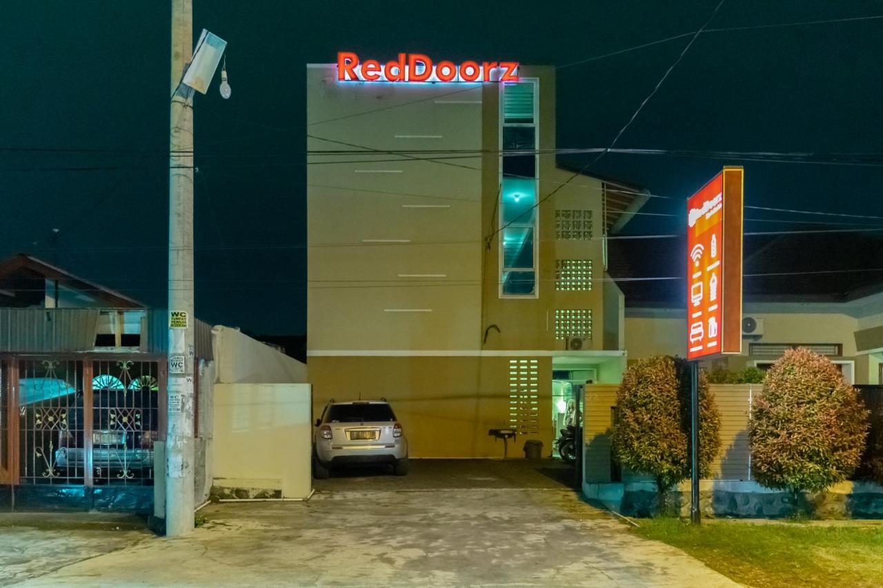 Reddoorz At Joyce Guest House Medan Esterno foto