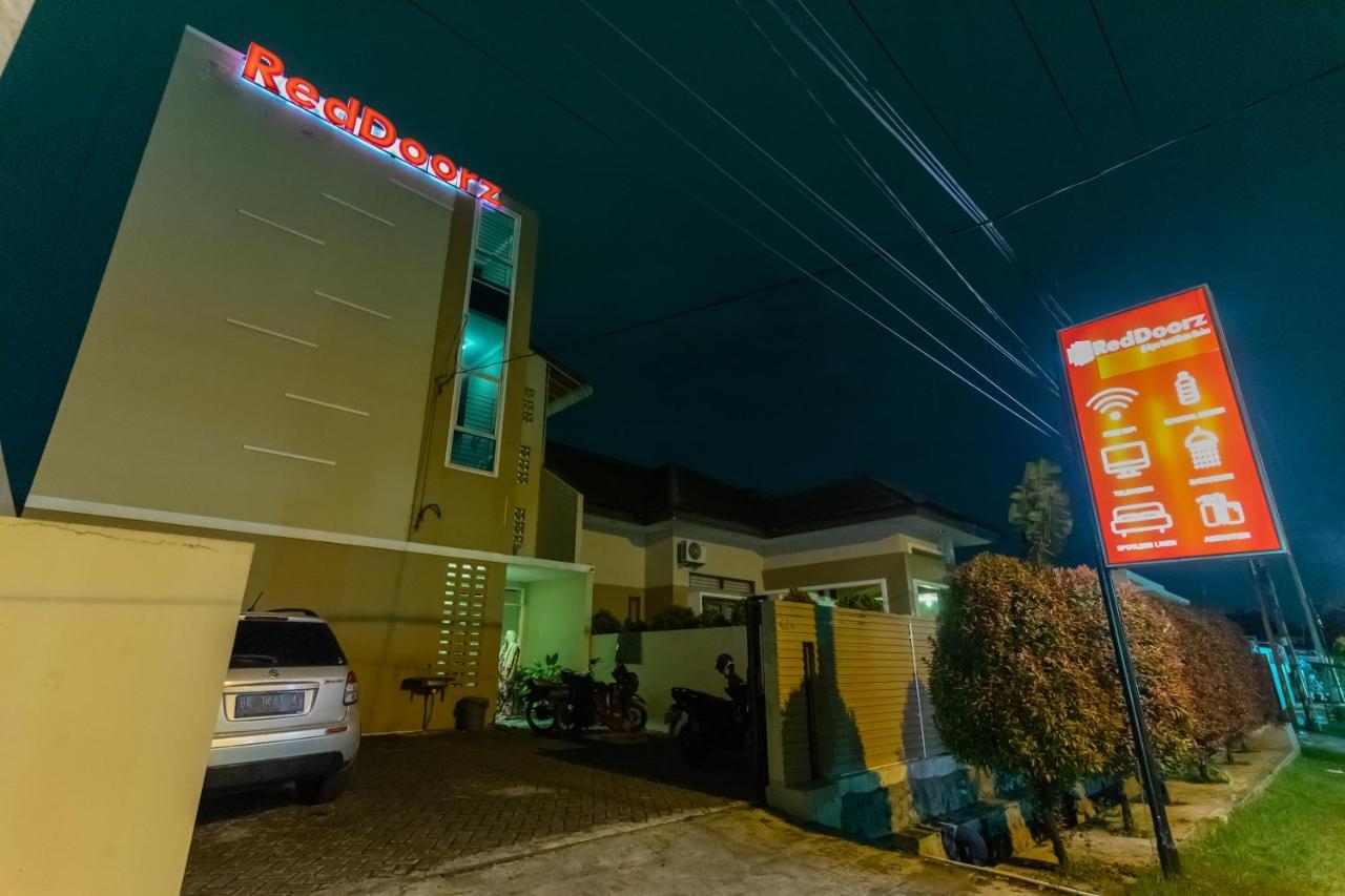 Reddoorz At Joyce Guest House Medan Esterno foto